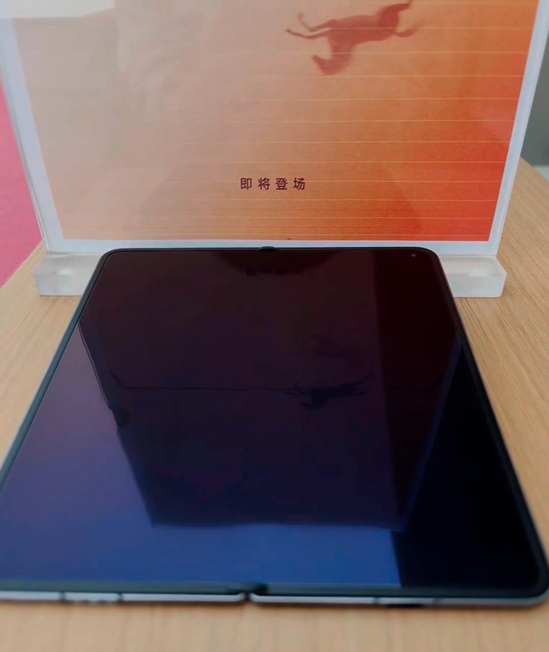 OPPO折叠机没有折痕实测真的有点东西！第六代精工铰链+0.03mm超韧玻璃