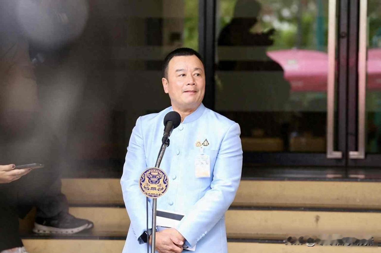 她掌权刚一年，却亲手拆掉自家机器，泰国政坛要变天？2026年1月31日，泰国