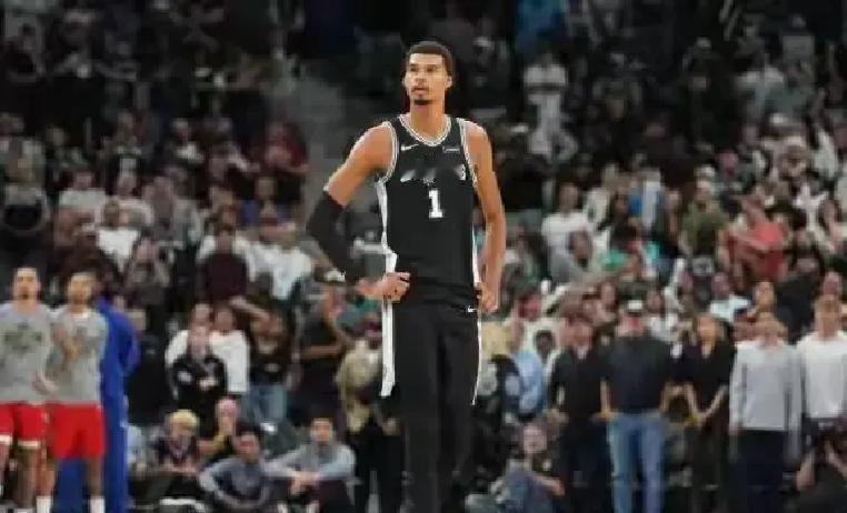 马刺这重建速度简直离谱。别人摆烂五年可能刚看见点曙光，他们五年直接干到西部前列了