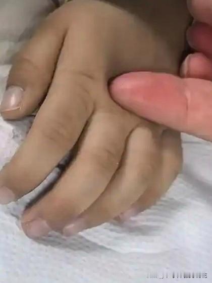 千万别再这么喂孩子！广东3岁男童常年吃隔夜菜，直接中毒进ICU抢救真心劝所有家长看完！很多家庭为了不