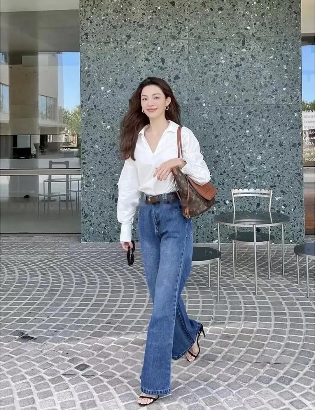 好喜欢女明星穿白衬衫+牛仔裤很简单的穿搭能穿的好看且有自身特色