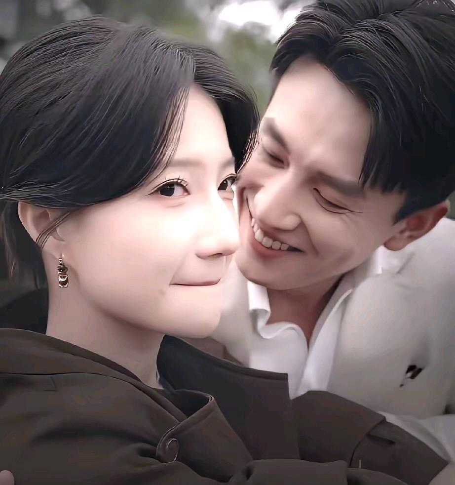 当所有短剧还在撒工业糖精时，这对30+CP用眼神撕开了成年人的爱情真相。兰岚处