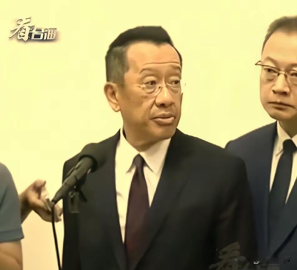 台湾当局开始公开拦大陆的海警船——就在台东外海，明目张胆地挡我们执法。这事说