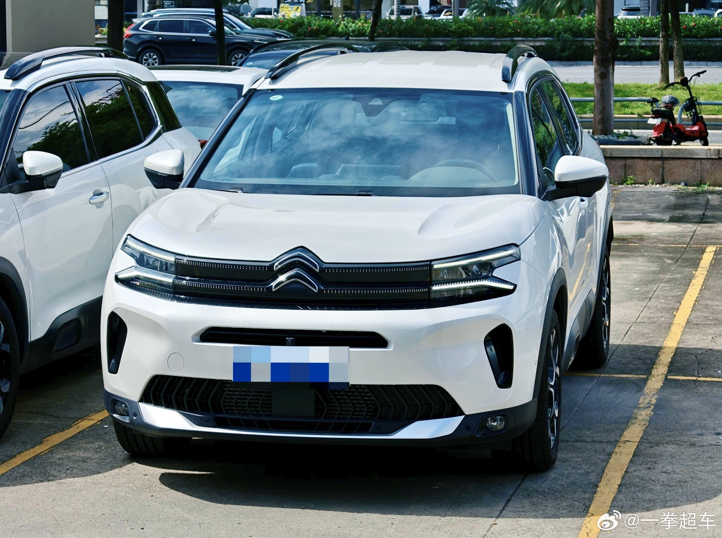 好久没试油车了，今天试了个以为不正经的车——雪铁龙天逸C5。试这个车是因为在路上