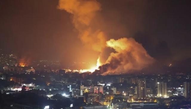 这根本不是演习，这是对全球供应链的“实弹射击”！美国航母既然堵在了家门口，就是奔