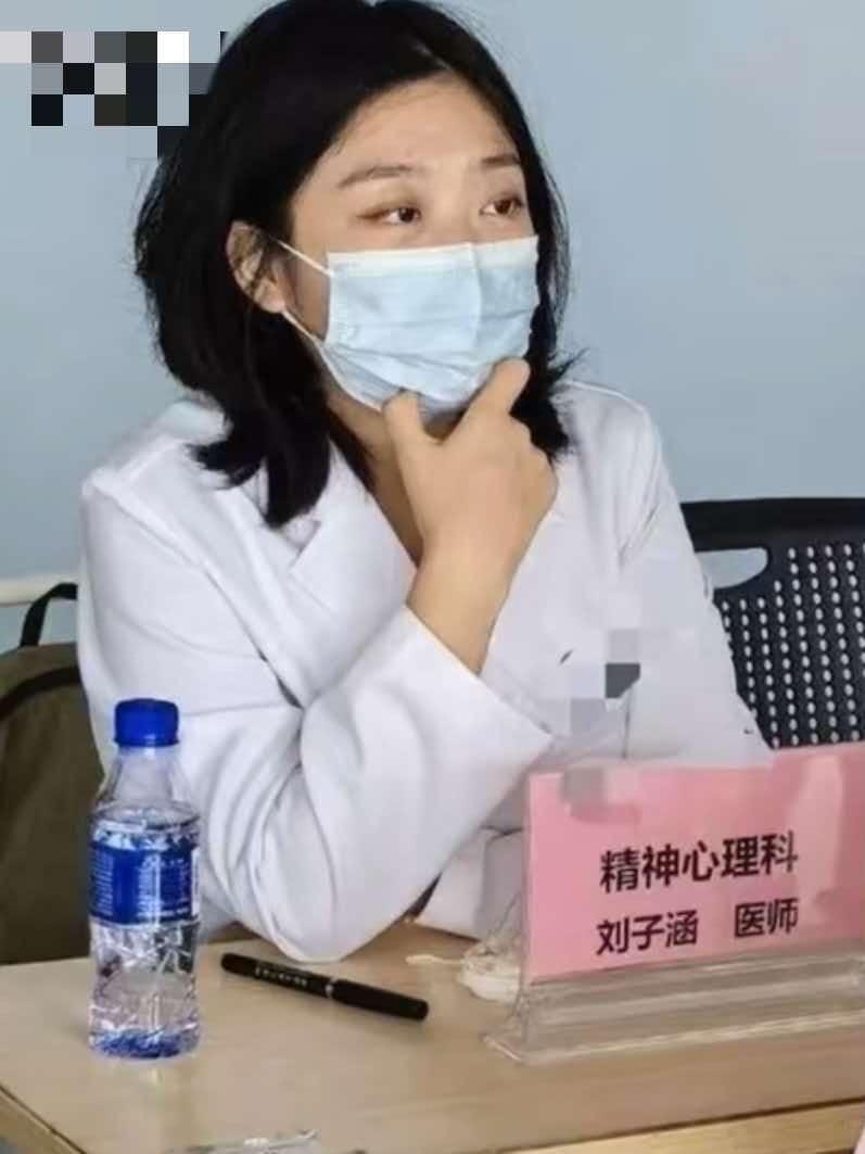 我朋友是护士，我问她，医学博士刘子涵可以请假休息，为什么非要辞职呢？朋友说，临