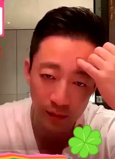 汪小菲正对着镜头直播呢，突然公屏上蹦出一条扎眼评论："你老婆和房仲男前几天还联系
