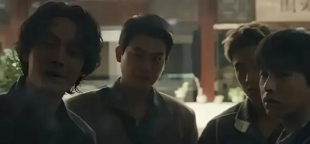 追《交锋》追到现在，真是被编剧狠狠扇了一巴掌一直以为内鬼是那个成天神经兮兮的何春