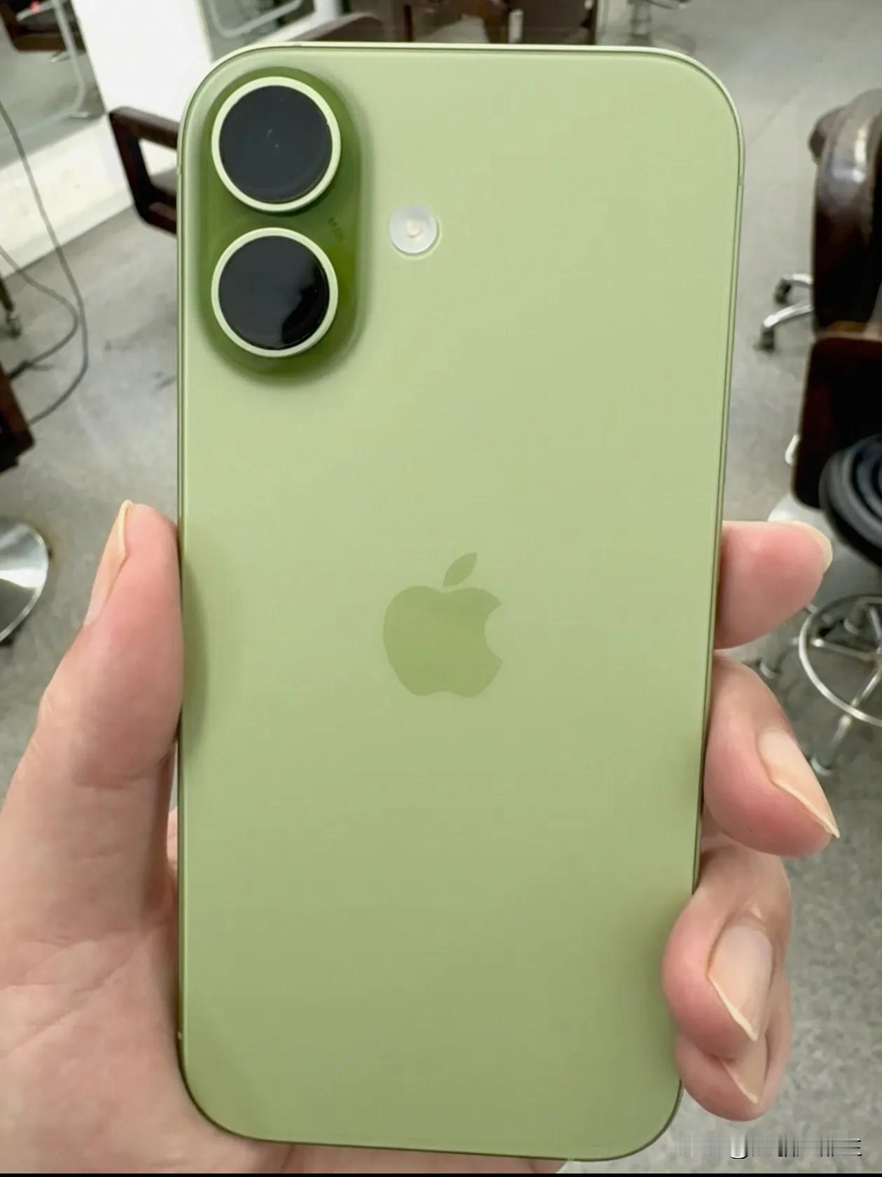 真的是越想越气！小姑子家女儿过生日，直接找我老公要6000块的苹果手机老公