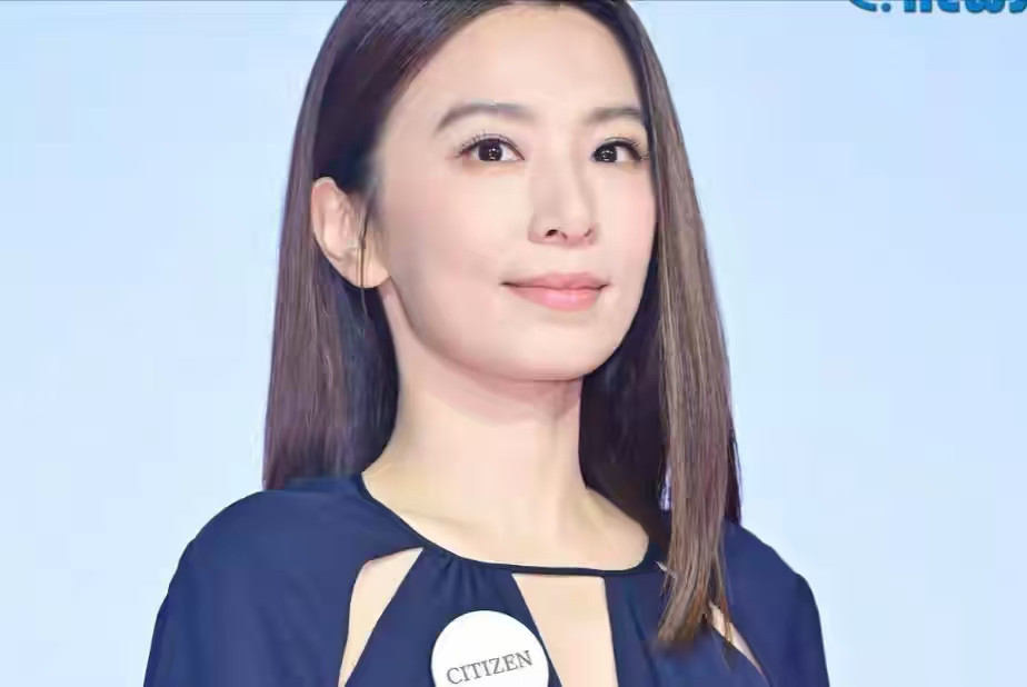 立场模糊葬送内地市场，四年过去，田馥甄和S.H.E另外两人差距早已拉开当年凭《小幸运》火遍全国的田馥