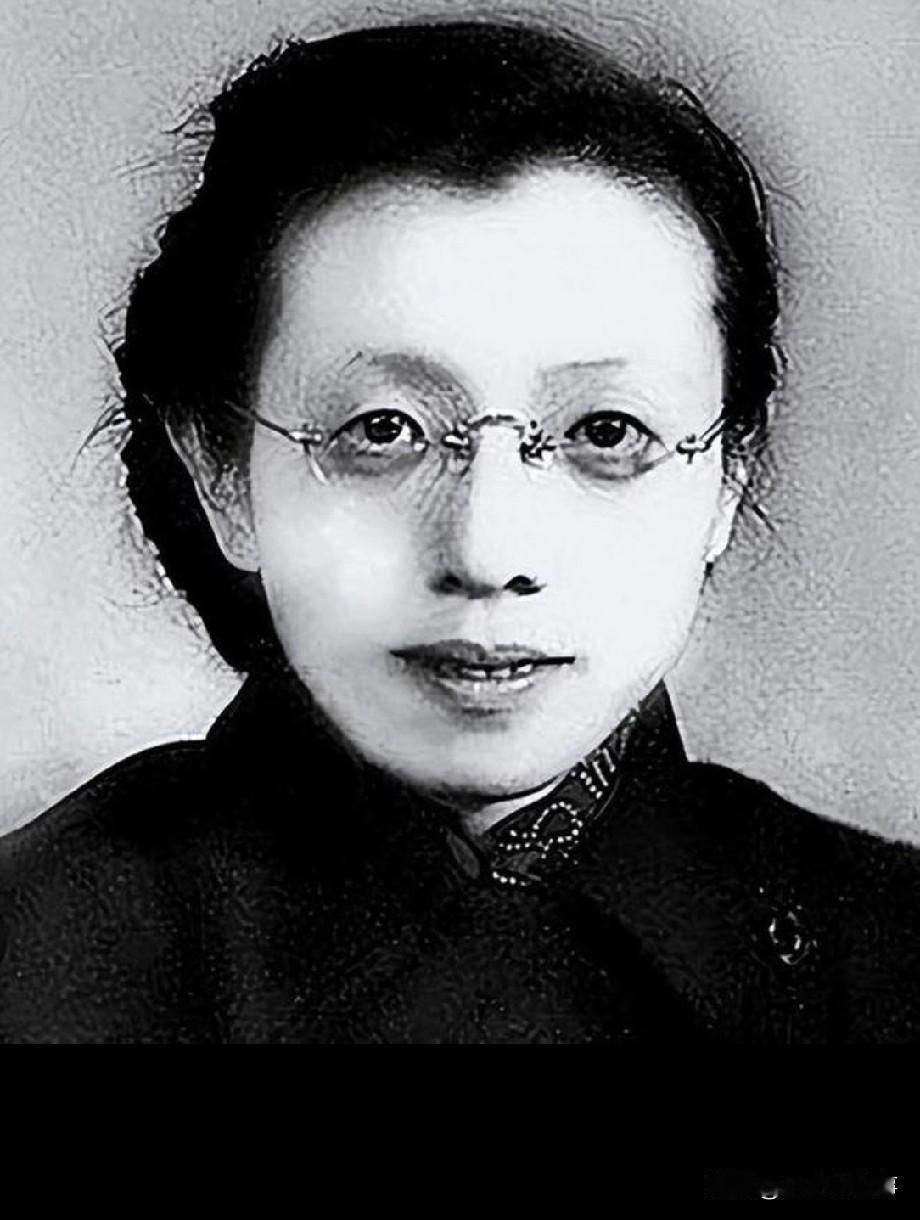 拎着一皮箱现金去打牌，故意输个精光。旁人都笑她傻，一个死了丈夫的有钱寡妇，除了