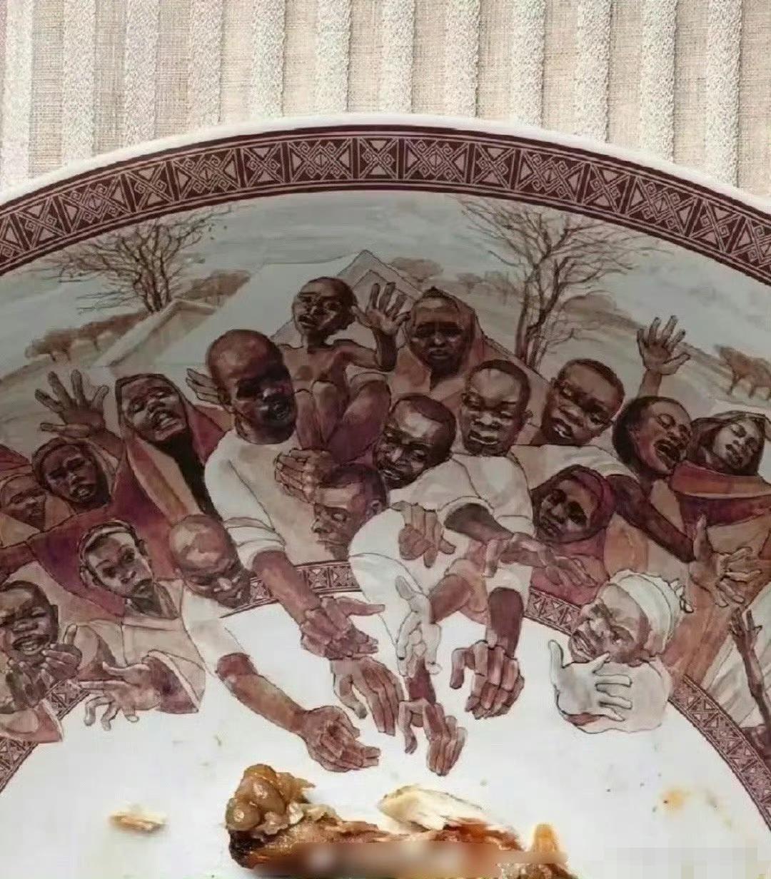 网友说，把碗设计成这样，就不会浪费粮食了，感觉是不忍心吃了吧？