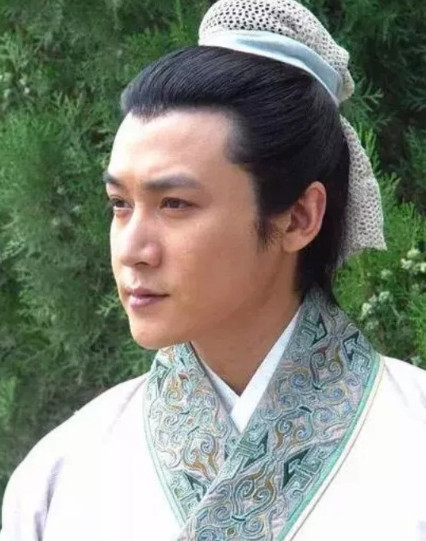 2002年，张纪中筹拍《天龙八部》，找到陆毅让他演段誉，陆毅却嫌弃的拒绝：“让我