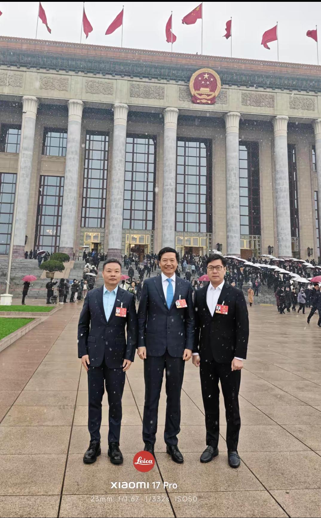 北京下起了鹅毛大雪，一起拍个雪景照。