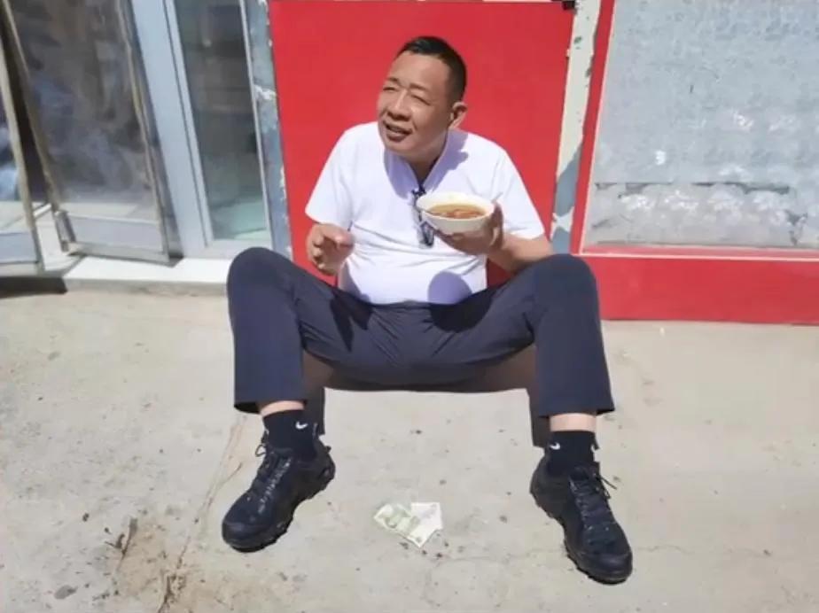 “现在真的没钱了，花的都是以前存下的钱，连上海的房子都卖了。”于东来近日在视频中