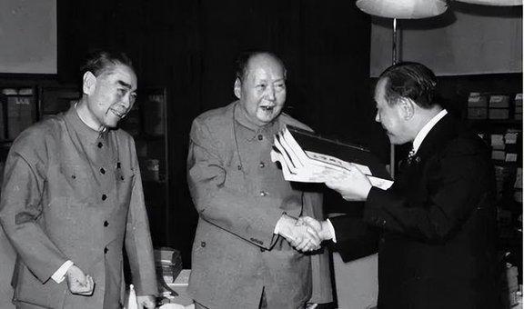 毛主席当年干了件特别了不起的事，你可能都想不到——不是原子弹，而是让全国几亿不识