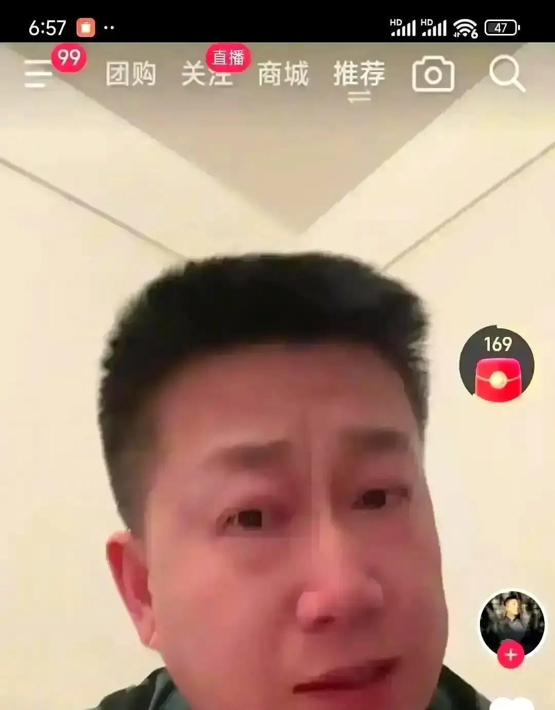 单飞一年倒贴八万张鹤伦刚说完，弹幕炸了。他在德云社时一年稳拿两百多万，商演