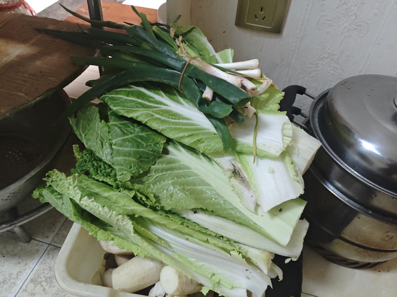 女性每隔7年，发生一次生理变化：一、7岁脱牙齿长新牙二、14岁左右来月经三、