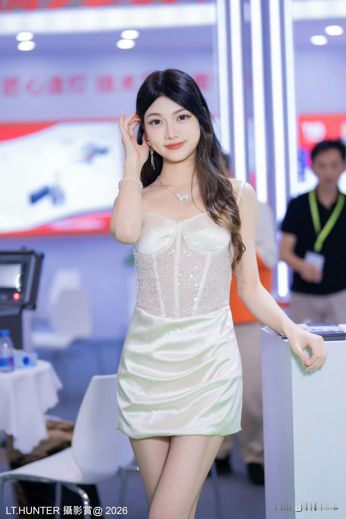 车模：莉莉