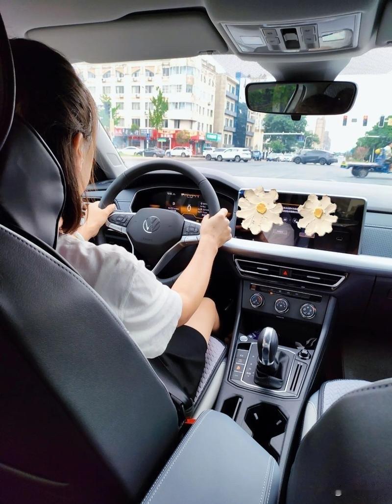 三十多岁的女性，能不能在父母家里白吃白住几个月？如果你这女人有弟弟或者哥哥，