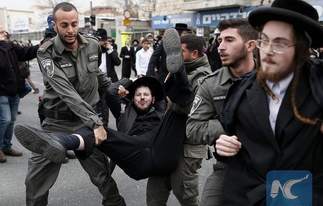 以色列政府已经批准战争期间征兵40万预备役人员。一个弹丸小国征兵40万预备役。一