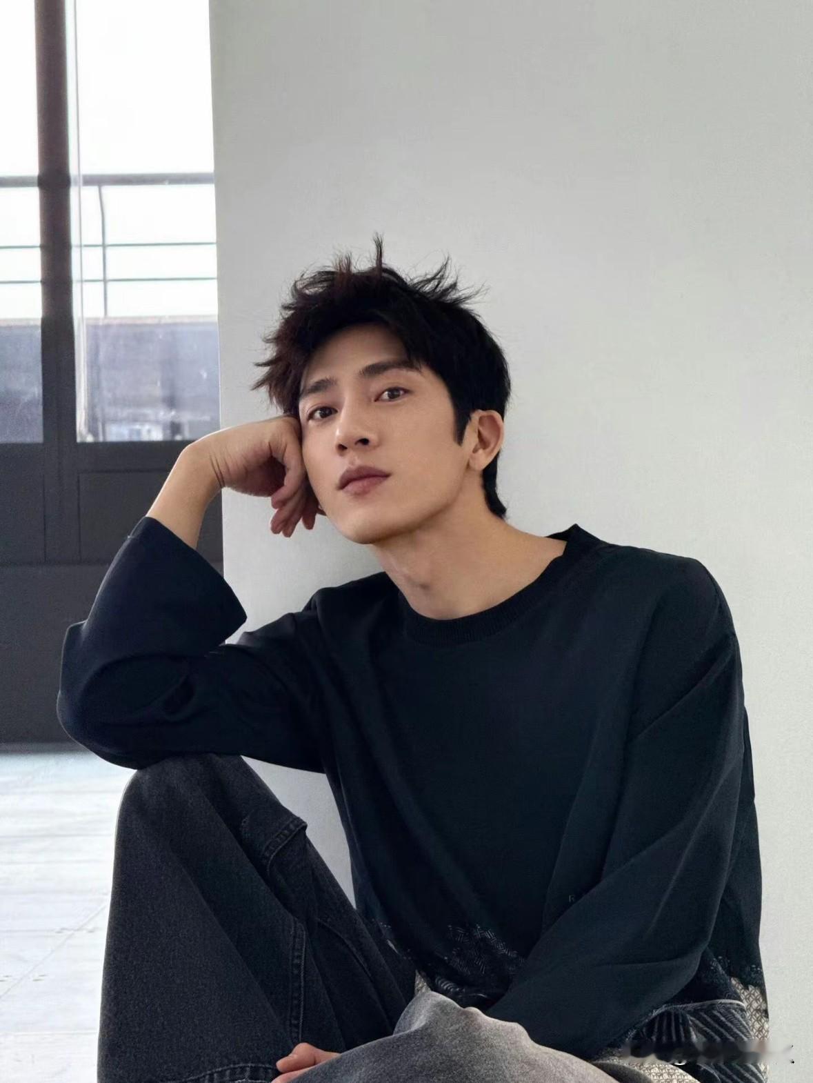 大家发现没井柏然不火了他是电影咖，但是电影已经没人找他拍了，这几年转战电视剧