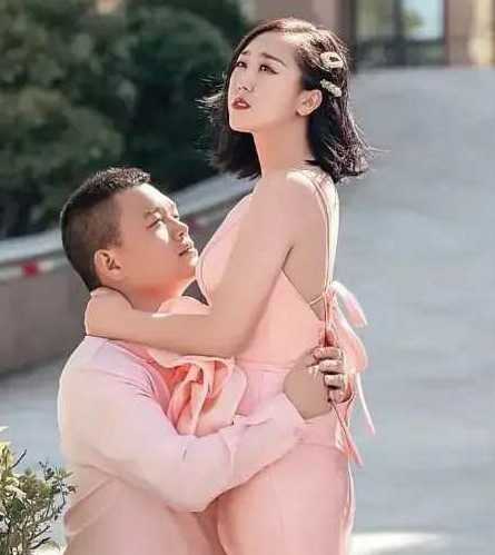 李连杰的老婆身材很有料啊！