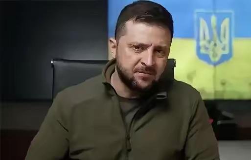 泽连斯基罕见低头认怂！就在昨天，他直接摊牌：防空导弹快打光了，盟友给的不够用！