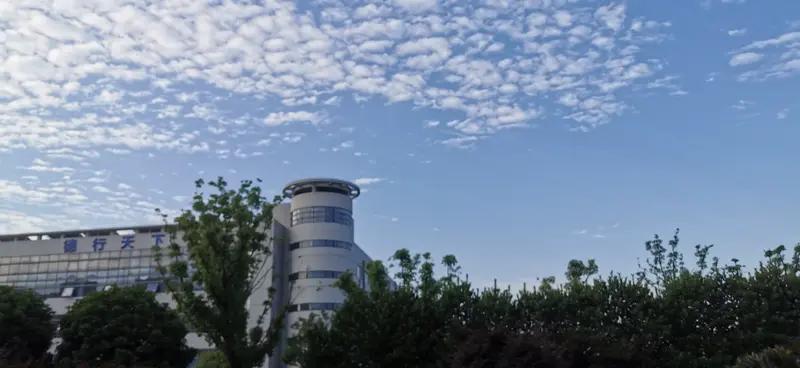 今天犯花痴了，失去了绝好的机会开盘计划低开就买入航天电子和天际股份，可是抠抠