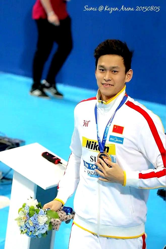 孙杨是游泳圈的传奇，拿过3枚奥运金牌11次世锦赛冠军，但2020年的抗检风波让他