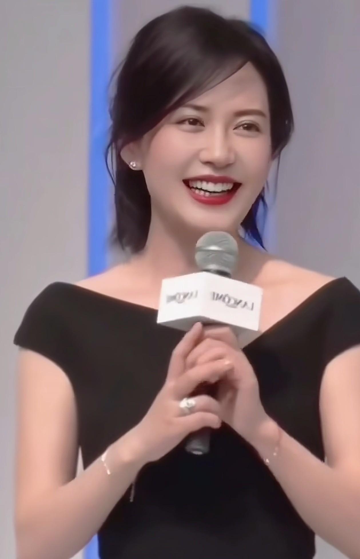 她怎么也不显老啊，一直元气满满的[赞][赞][赞]