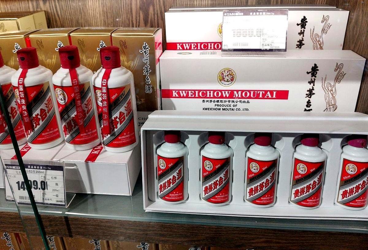 谁能想到，抢茅台的人现在都在偷偷抹眼泪？我身边就有个活生生的例子，隔壁单元的老