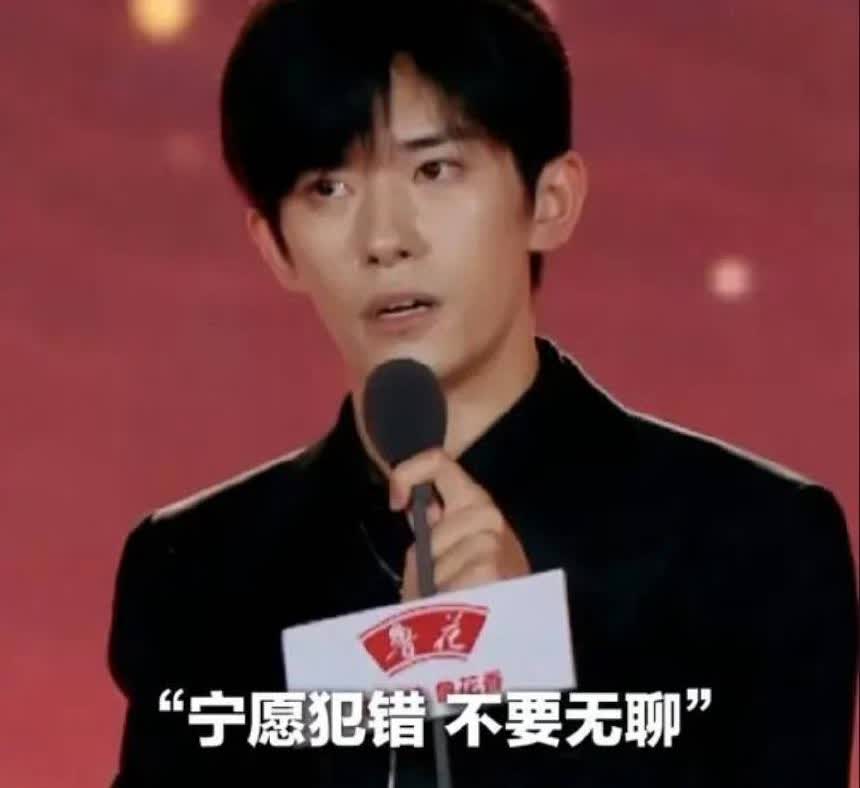 相信由心生不是没道理的。易烊千玺真的变了，他这次拿奖，敢说年
