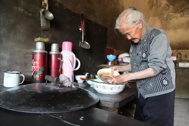 未来3年好好活下去，请狠狠记住这些忠告：1.外面的饺子、馄饨、肉丸，要少吃