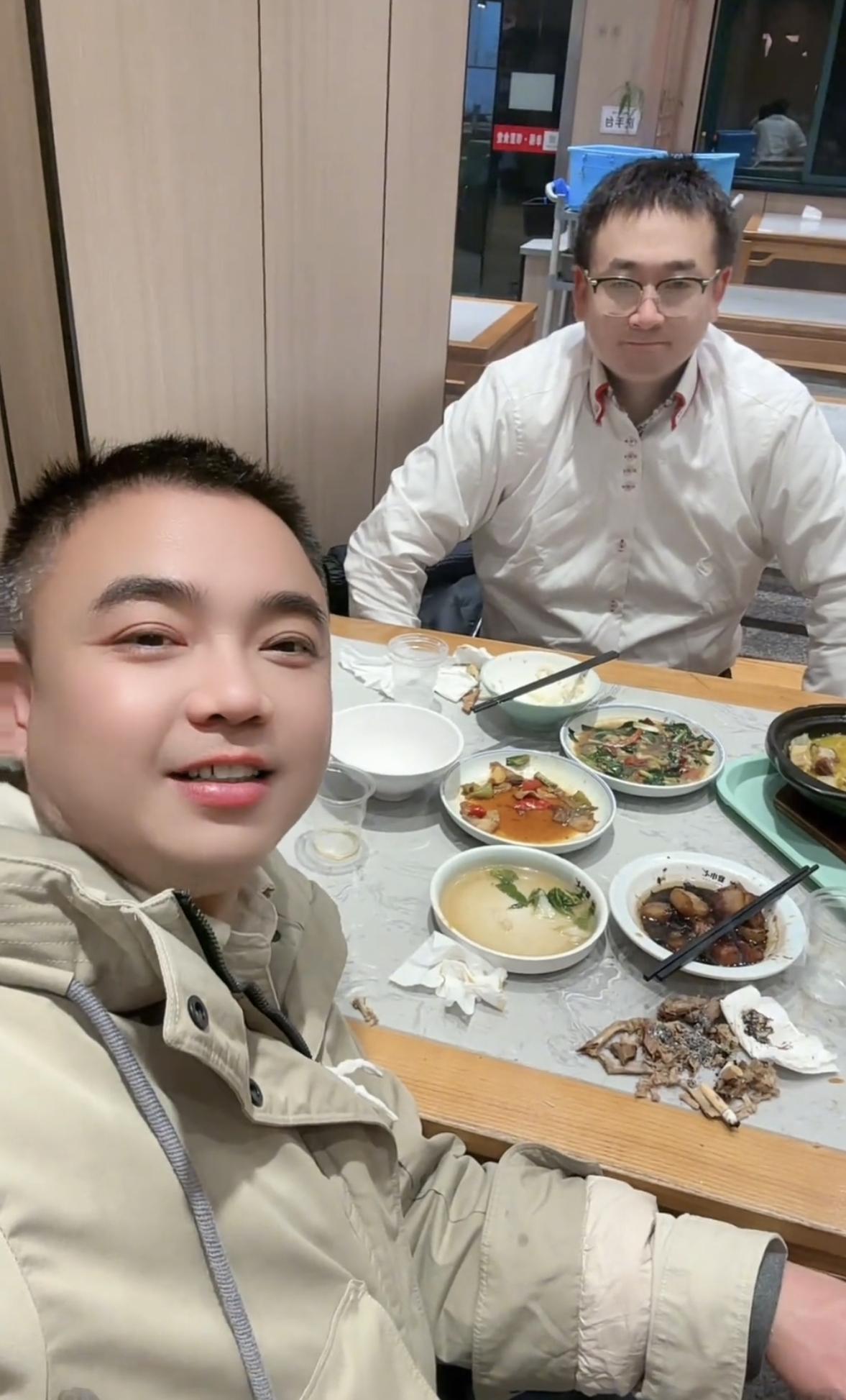 这两天刷SP，有个新发现——星球和张干部，大家注意到了吗？特别是星球，昨天他站出