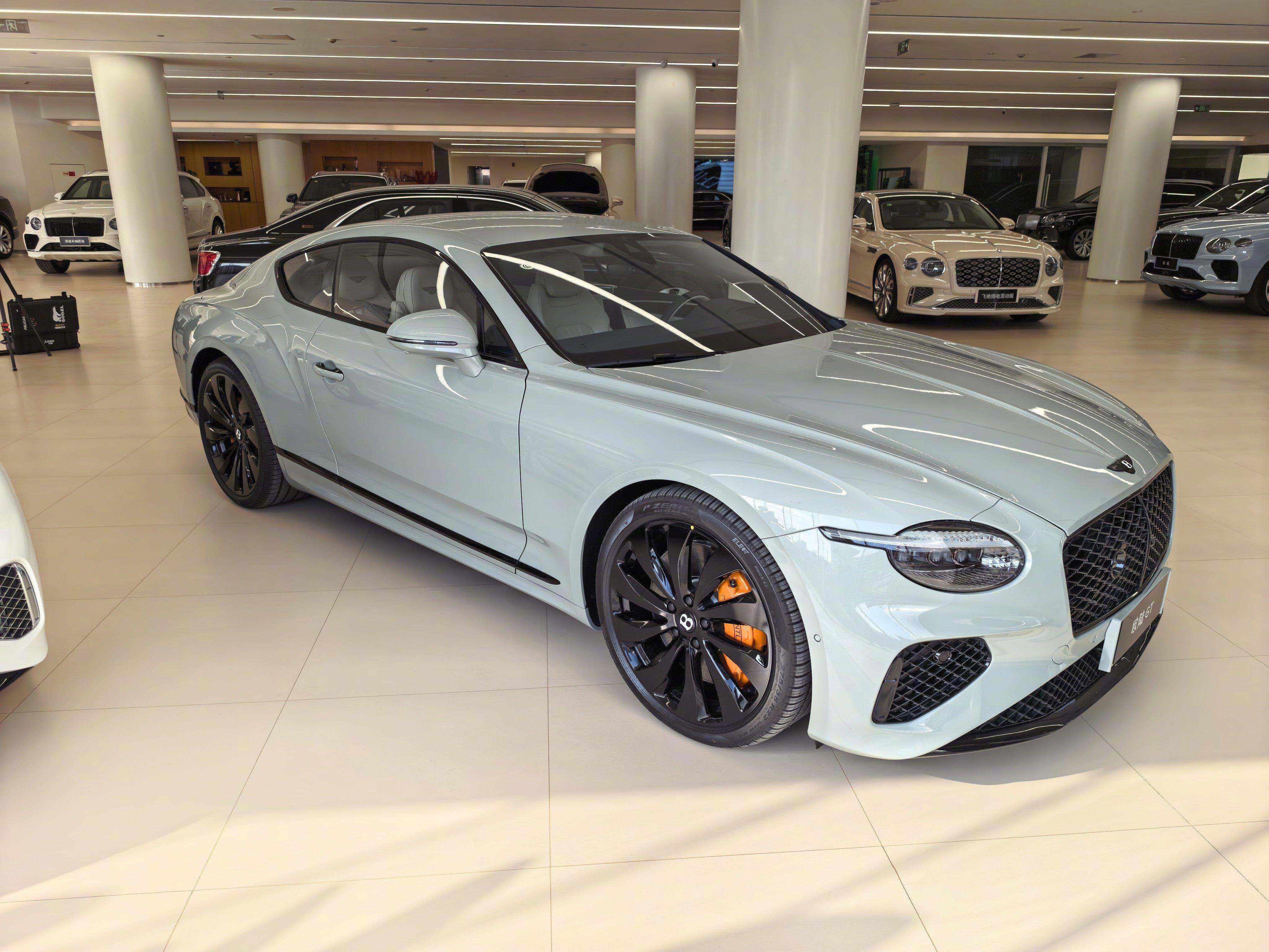 欧陆GT真好看，但太贵了，400多万。看看就好了。