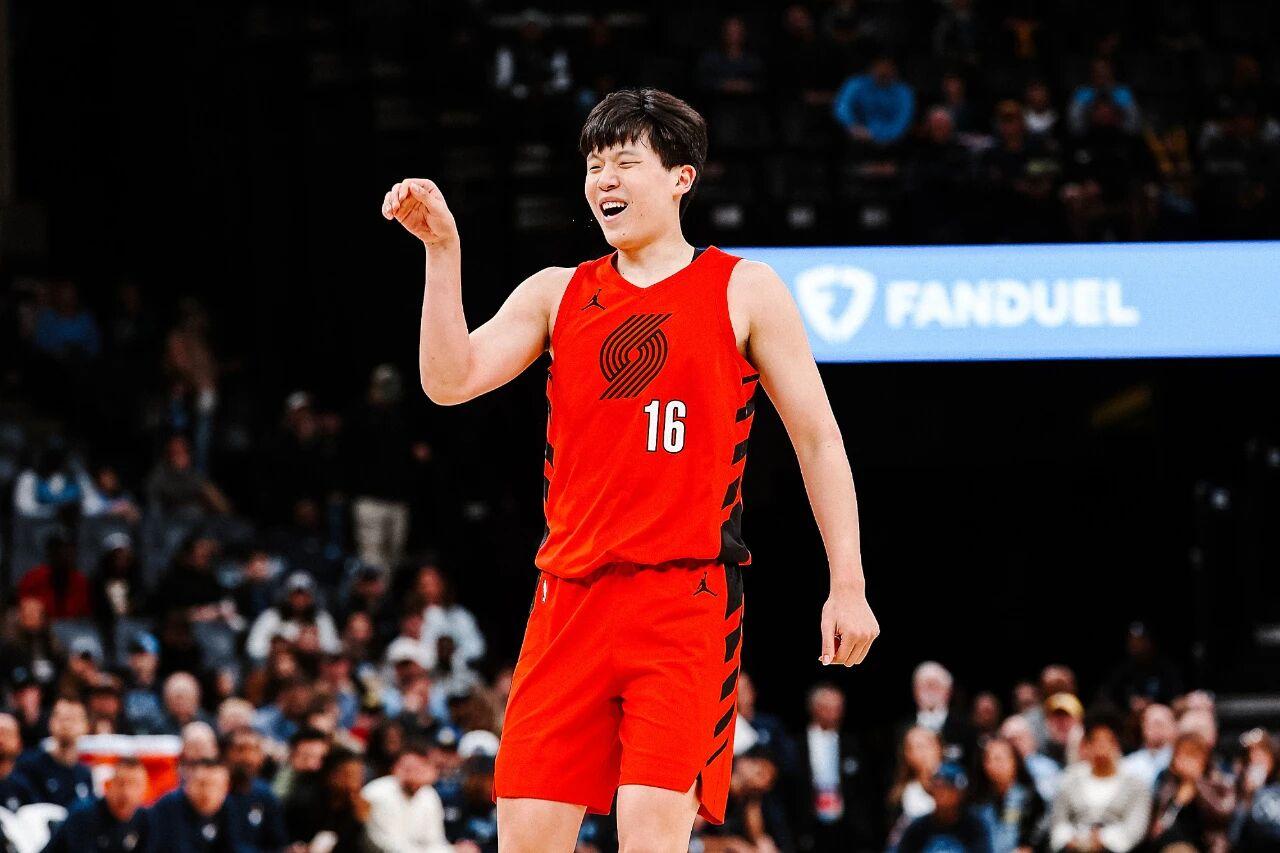 真的是欺人太甚，开拓者竟然只给了杨翰森48秒的出场时间！北京时间3月14日，