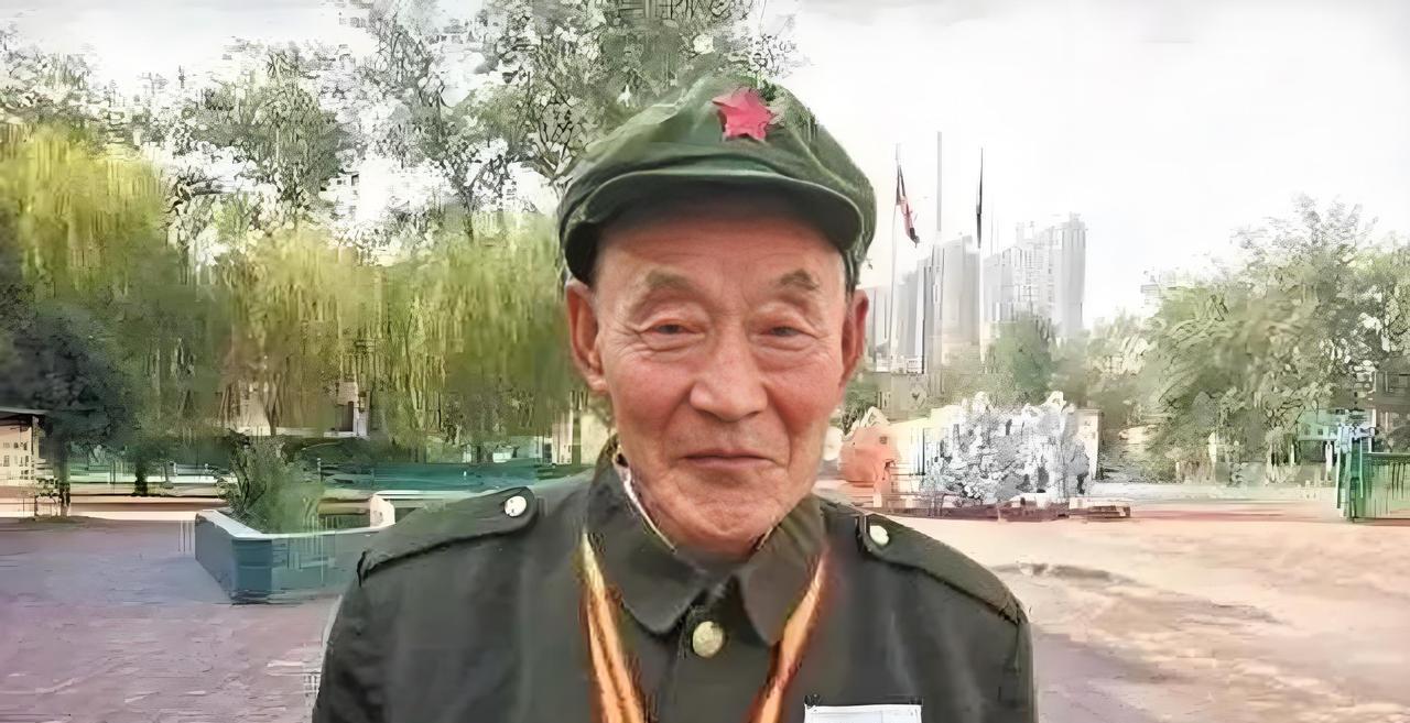 河北一功勋老兵晚年遭到儿媳嫌弃，被赶出家门，无奈住进机井房里，2020年，英雄的