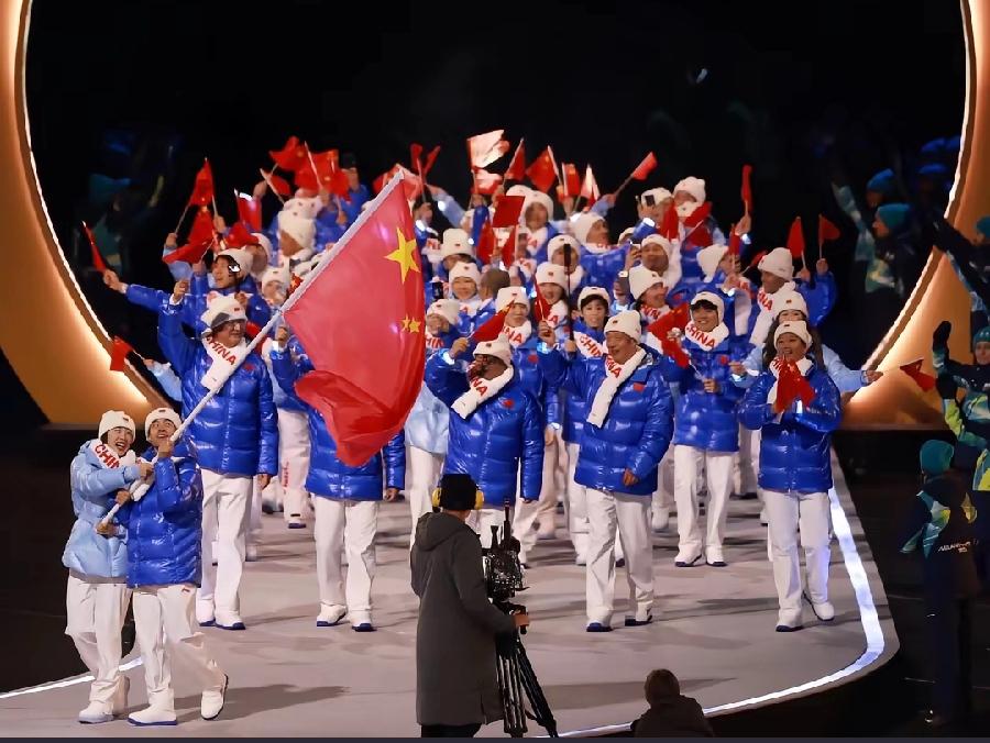米兰冬奥会开幕式，3支最亮眼国家队:1、中国队，最爱国，除了旗手举着一面大国旗