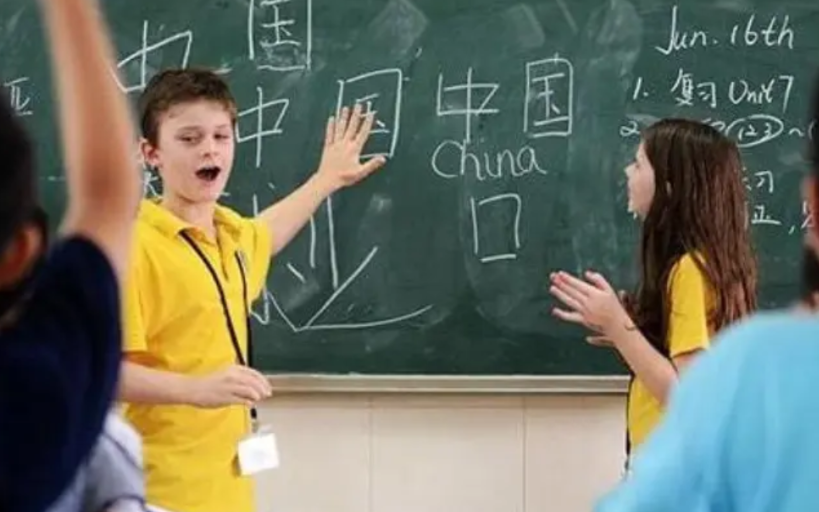 现在全世界都在说一件事，那就是中国人是世界上最聪明的人种，因为如果不是这样根本无