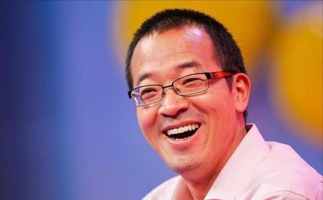 1991年，俞敏洪从北大辞职出来，没钱租房，就对房东说：“我把你的孩子辅导到全班