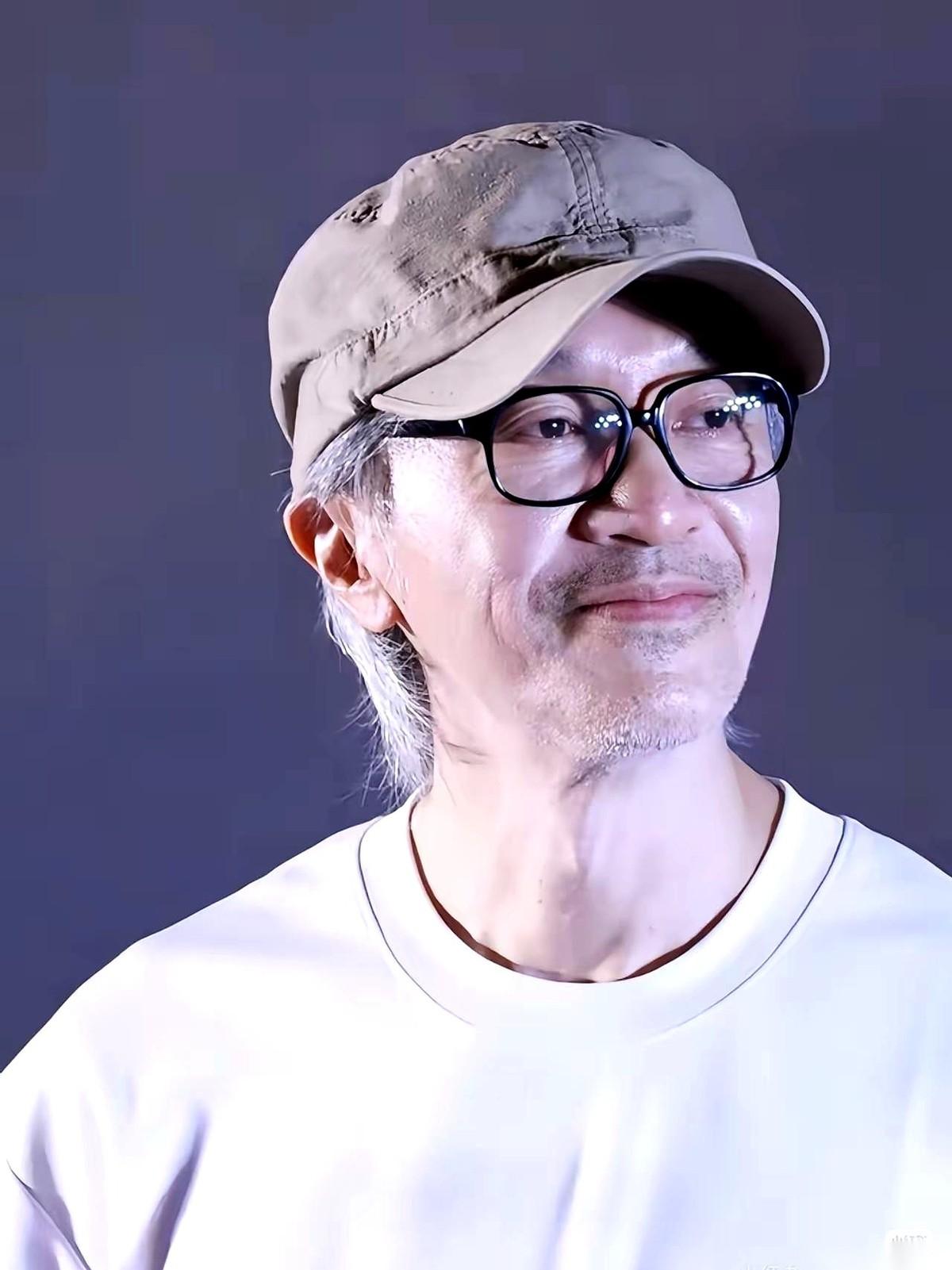 周星驰这部新片的票房走势，直接把一众“预测专家”的脸给抽肿了。电影没上映前，圈