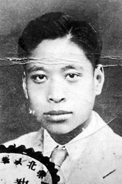 1940年，熟睡中的冯运修，突然感觉不对劲，好像是日军包围他家了。他从枕头下摸出