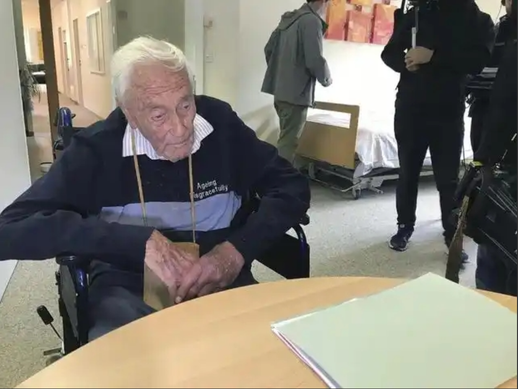 2018年，澳大利亚一位104岁的科学家，前往瑞士接受安乐死，当药物注射到他的体