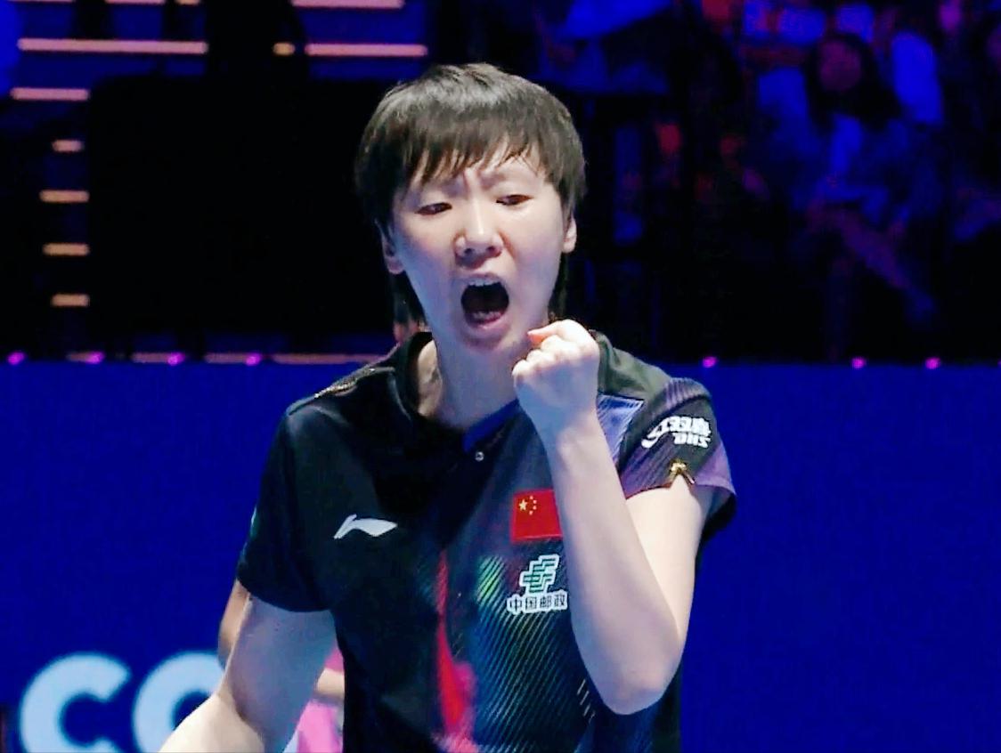 侯英超心疼的喊：王曼昱非常累，一定要用意志扛住。昨天鳗鱼和桥本帆乃香打到了数板