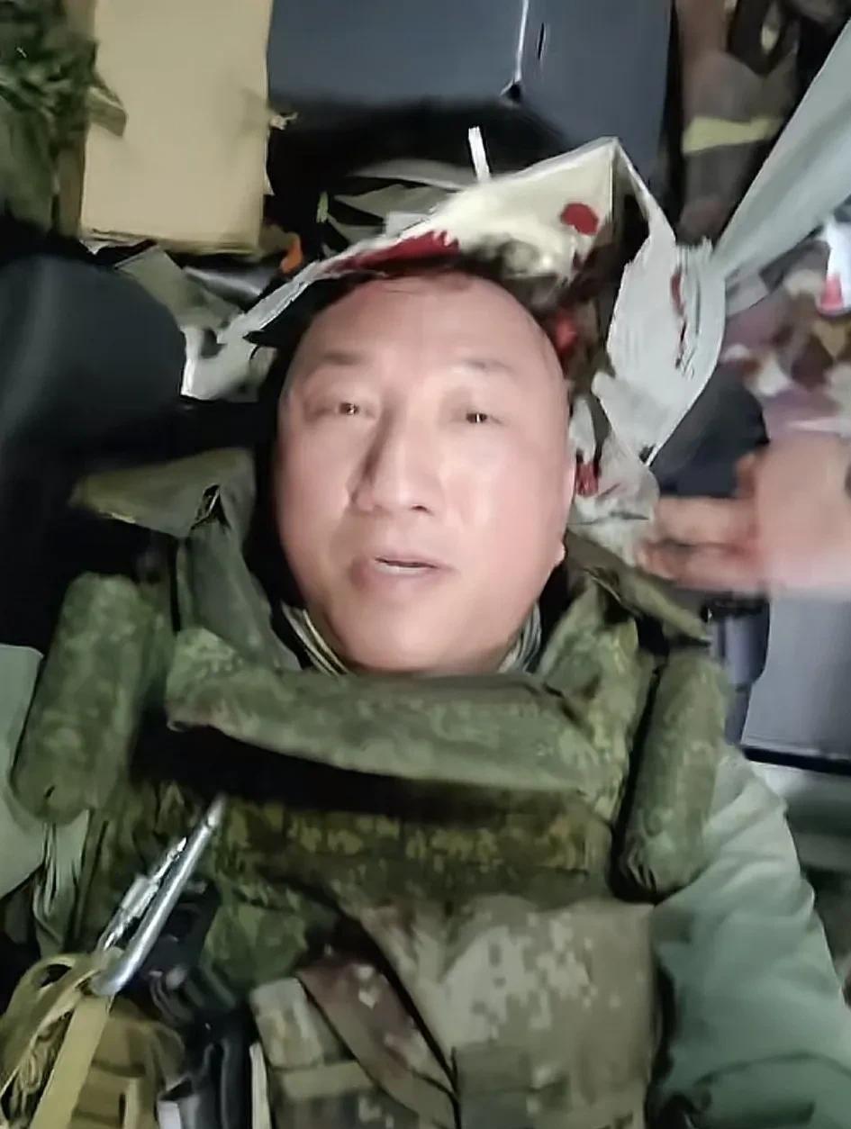 战地记者卢宇光被乌克兰无人机袭击受伤画面流出卢宇光讲述自己受伤细节。他说他