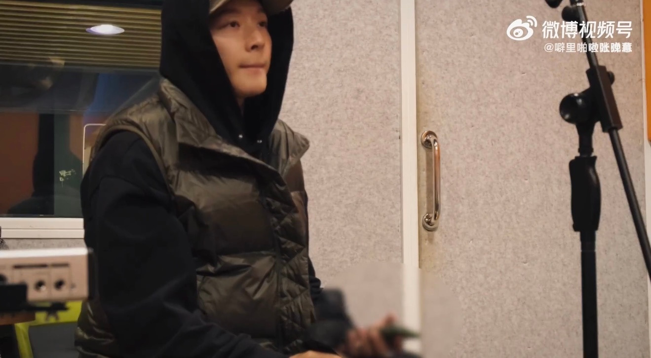 花少售后惊喜来袭！张晚意倾情演绎《梦一场》，清唱变声多版本切换，彩排反复打磨。卷