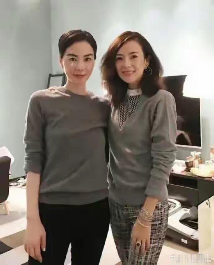 王菲章子怡罕见世纪同框。岁月沉淀的顶级气质，才是真正的杀手锏