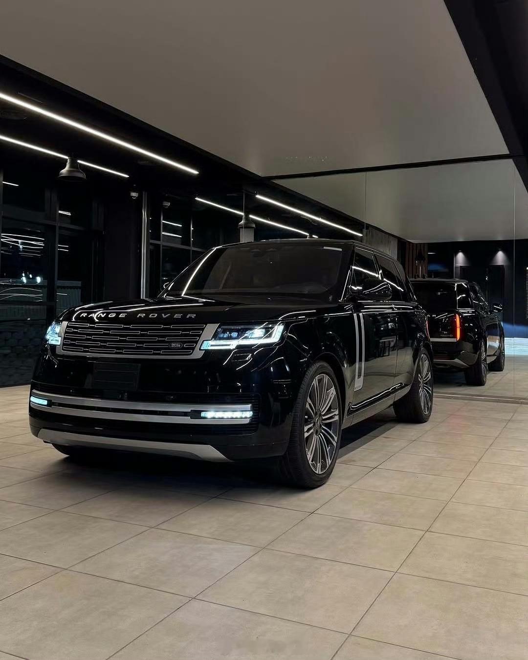 2025年中国人最爱买的售价100万以上的汽车——路虎揽胜