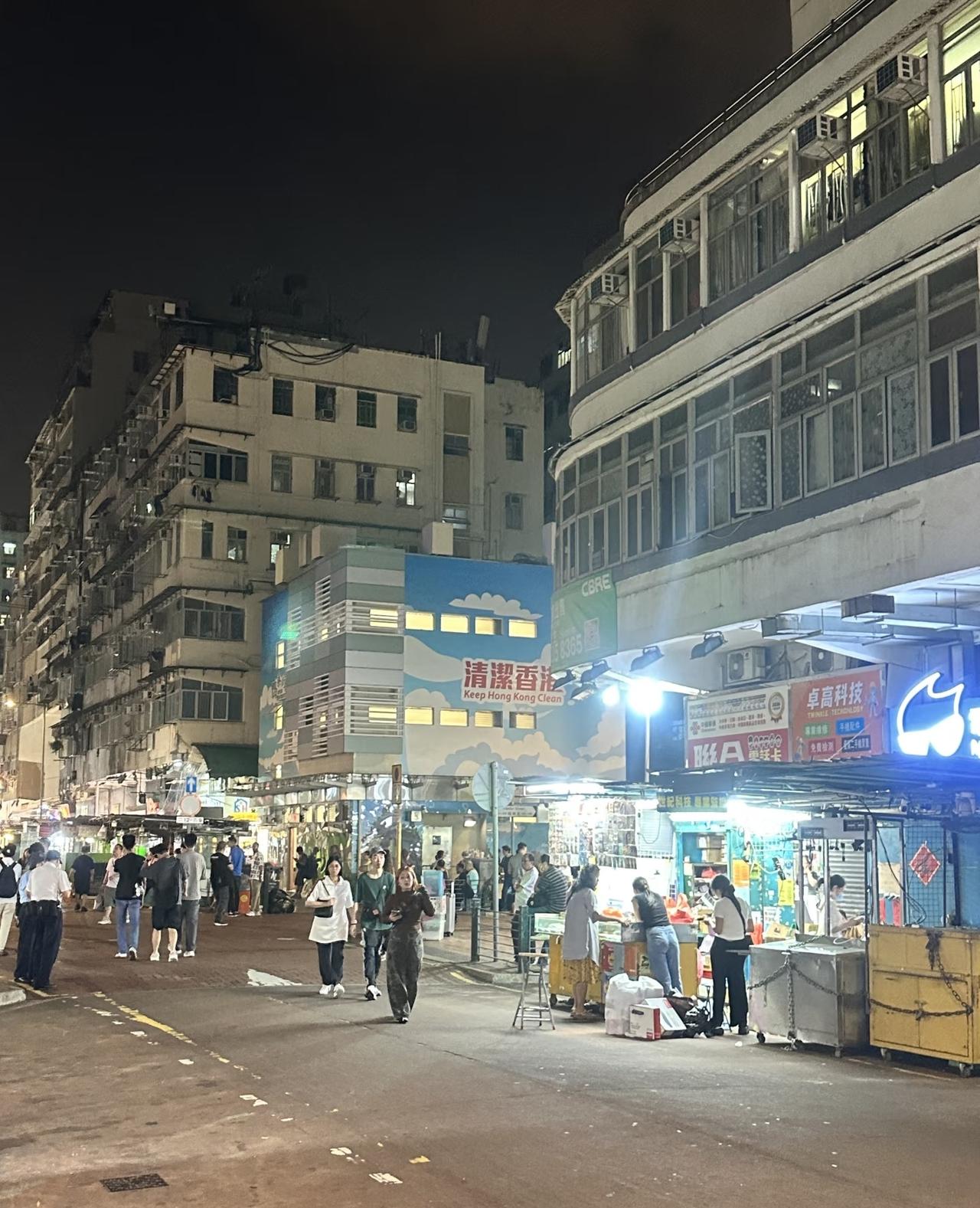 香港贫民窟，深水埗前晚特意去了据称是全港消费较低的深水埗，从深水埗地铁口出来，